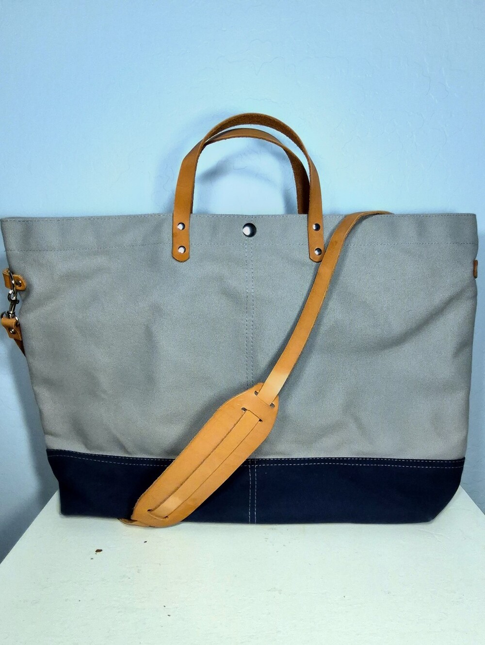Queen Bee Creations Canvas Travel Tote Bag Gray Navy Leather Trim Made in USA